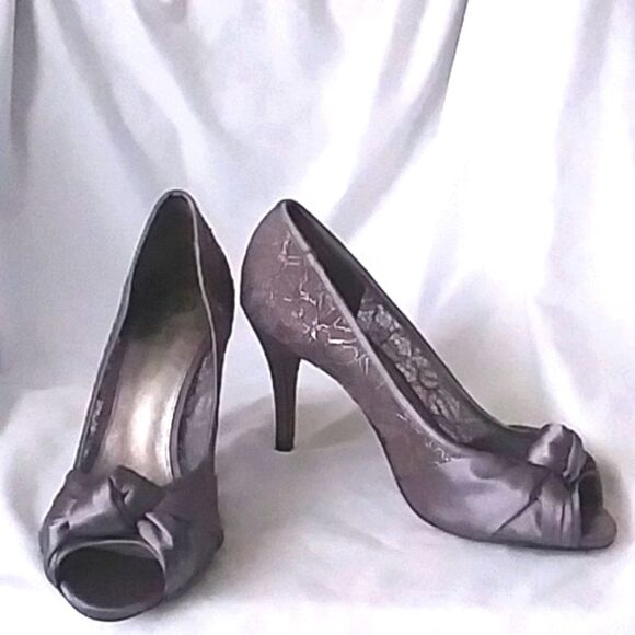 Adrianna Papell Francesca Peep Toe Pumps Steel Gray Lace Satin Knot size 8 - Picture 4 of 13